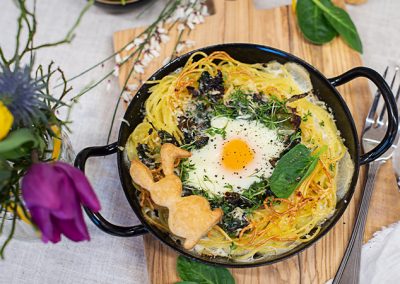 Spaghetti Nester mit Spinat und Ei