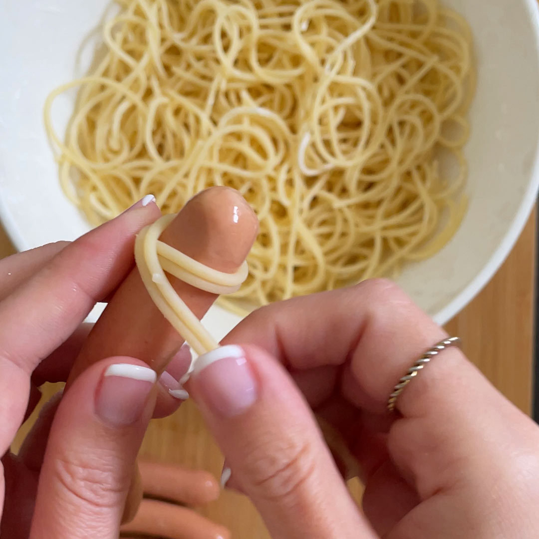 Spaghetti-Mumien-Anleitung-umwickeln