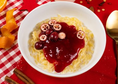 Vanillemilchreis mit Nudeln und Cranberrysauce