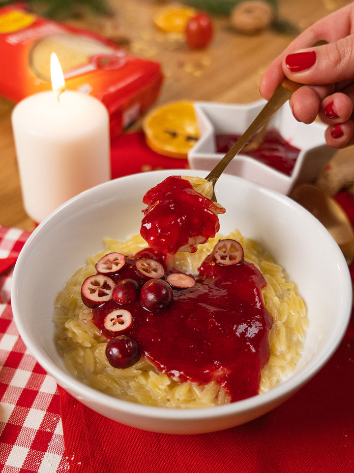 vanillemilchreis-mit-nudeln-und-cranberrysauce