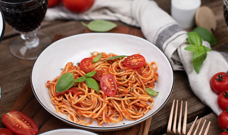spaghetti-mit-tomatensauce-vegan