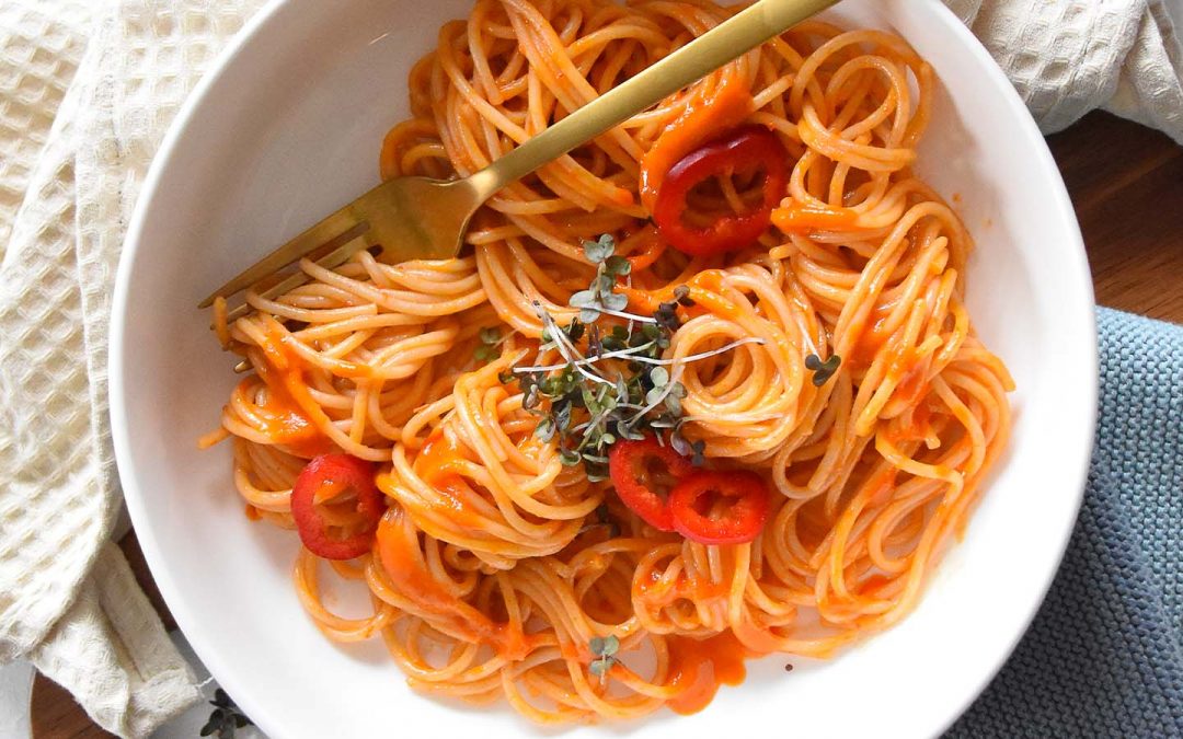 Spaghetti mit veganer Paprikasauce