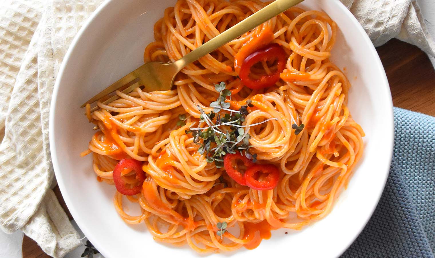 Spaghetti mit veganer Paprikasauce