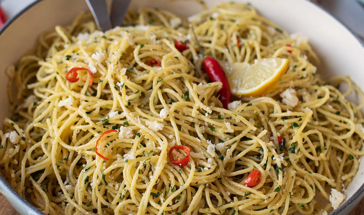 spaghetti-aglio-e-olio-close-up